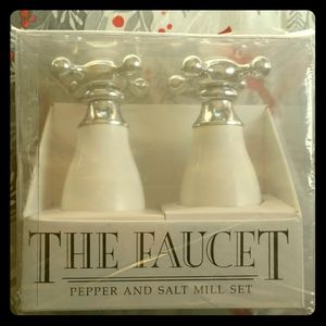 Salt and pepper mill